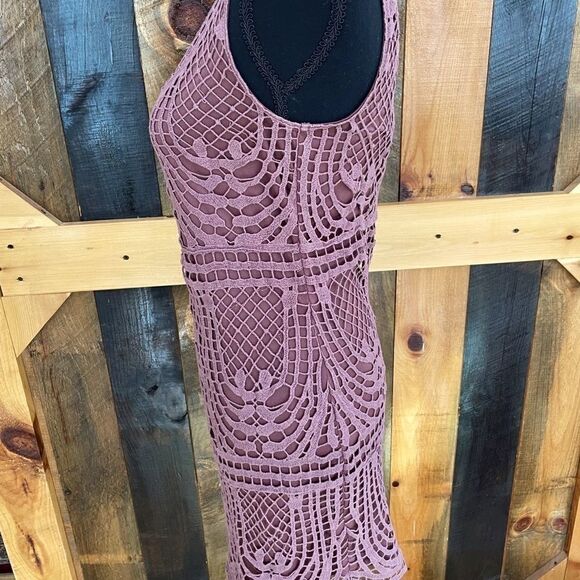 URBAN Outfitters Staring at Stars  Mauve Crochet Lace Shift Mini Dress, size 4. - Picture 4 of 6